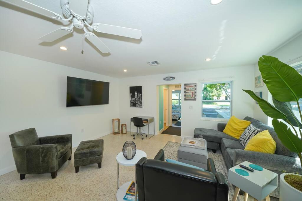 Modern, Fresh - Only 3 Miles To The Beach! Apartamento Sarasota Exterior foto