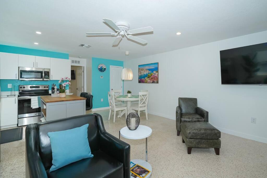 Modern, Fresh - Only 3 Miles To The Beach! Apartamento Sarasota Exterior foto